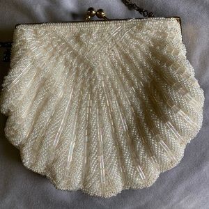 Vintage La Regale Clam Shell Beaded Bag